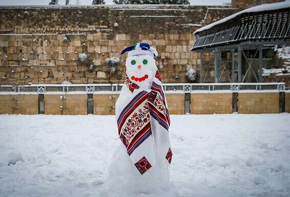 הירושלמים במתח: האם ייבנו בובות שלג הזנה? // צילום: אורי לנץ