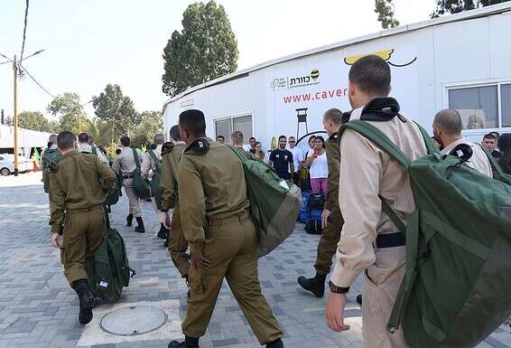 מתגייסים בבקו"ם // צילום: יוסי זליגר