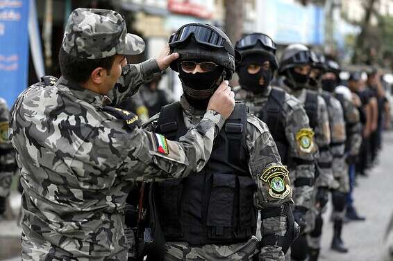 שוטרים פלשתינים בחברון // צילום: אי.פי.אי