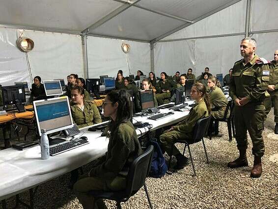 הרמטכ"ל אביב כוכבי בפיקוד העורף // צילום: דו"צ