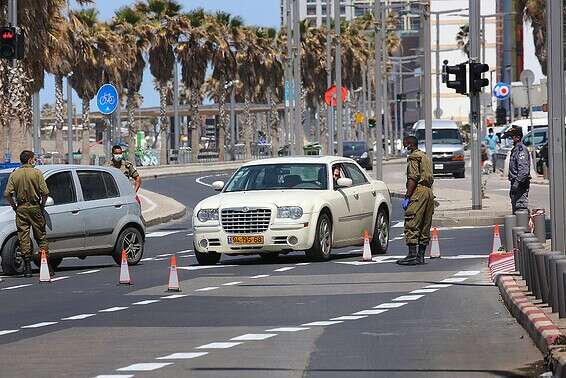 חיילים ברחובות אוכפים את הנחיות משרד הבריאות // צילום: קוקו