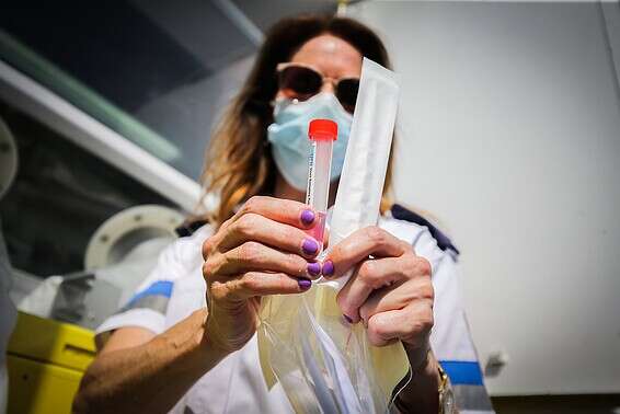 בדיקת קורונה, אילוסטרציה // צילום: אורן בן חקון .