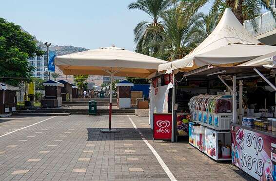 הטיילת השוממת בטבריה // צילום: גיל אליהו/ג'יני