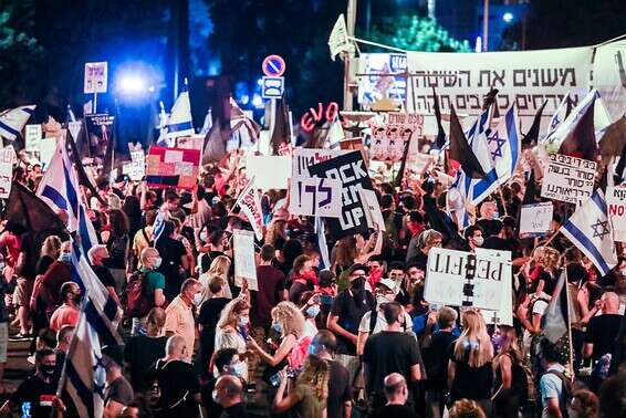 מפגינים בבלפור // צילום: אורן בן חקון