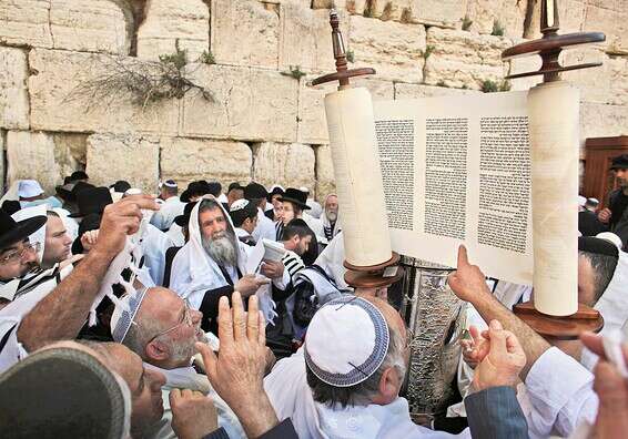 חוגגים עם התורה // צילום ארכיון: אי.פי