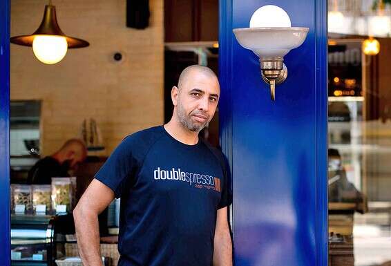 מתפללים ובוהמה. זינב ב"דאבל אספרסו" // צילום: איתיאל ציון