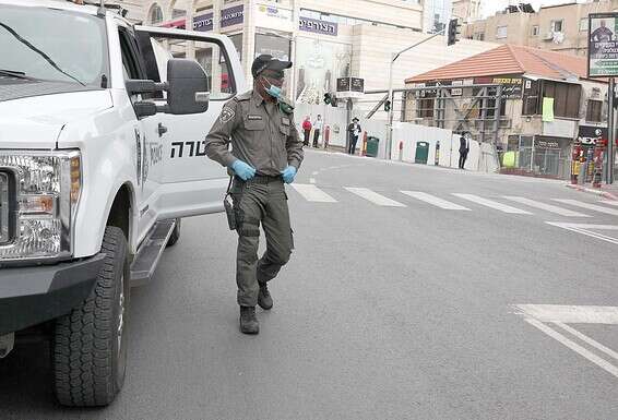 שוטר מג"ב בבני ברק // צילום: גדעון מרקוביץ'