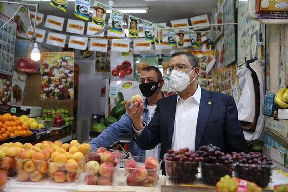 ראש עיריית ירושלים משה לאון בסיור בשוק // צילום: אורן בן חקון