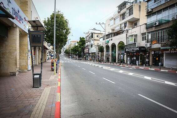 העיר נכבשה בשל חשש להדבקה המונית. בני ברק בזמן הסגר // צילום: עמי שומן