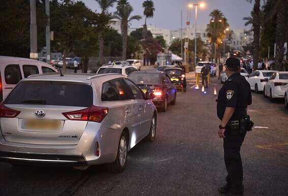 כוחות שיטור בכניסה לאלעד // צילום: יוסי זליגר