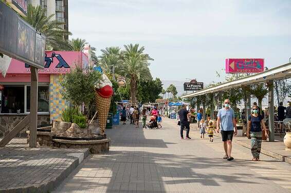 הטיילת בטבריה. שכונות בעיר הוכרזו כאזורים מוגבלים // צילום: גיל אליהו - ג'יני