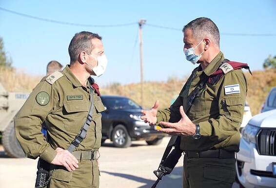 הרמטכ"ל כוכבי ומפקד פיקוד הצפון ברעם, אתמול בגבול // צילום: דובר צה"ל