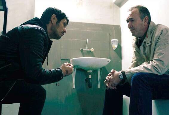 בתפקיד איזי בכר בסדרה "מנאייכ" (עם עופר חיון). "קשה לתעשייה פה להכיל מולטי־טאלנט, יש קיבעון מחשבתי" // צילום: רואי רוט