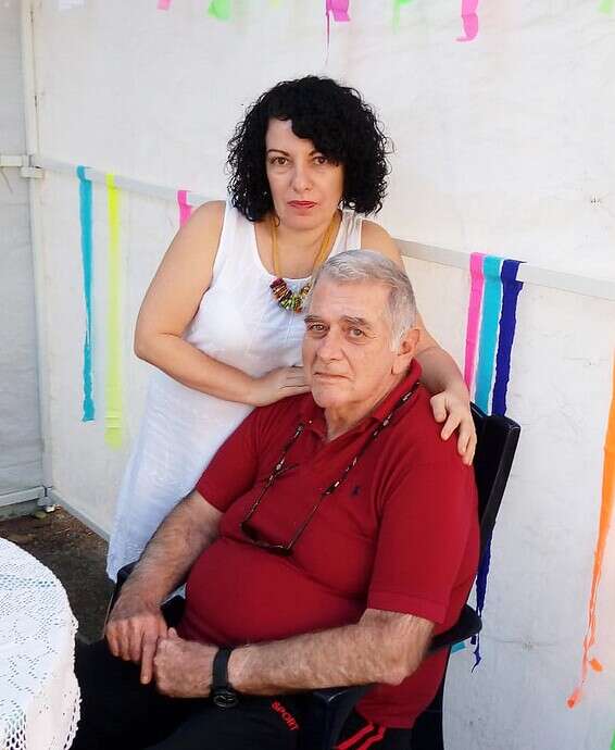 יוסי בלייכר עם האחות אילנה גלס