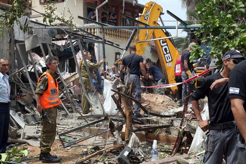 בית הרוס ביהוד מפגיעת טיל במהלך צוק איתן // צילום: גדעון מרקוביץ'