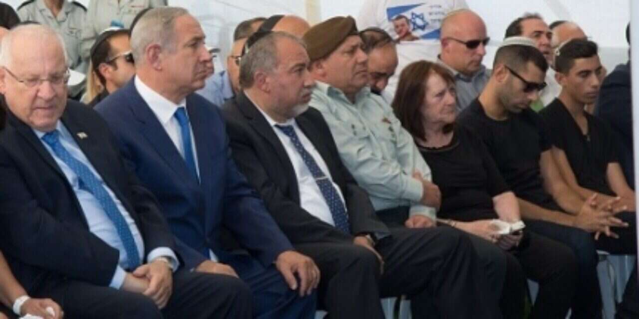 At Herzl Shaul's burial, PM vows to return his son's remains