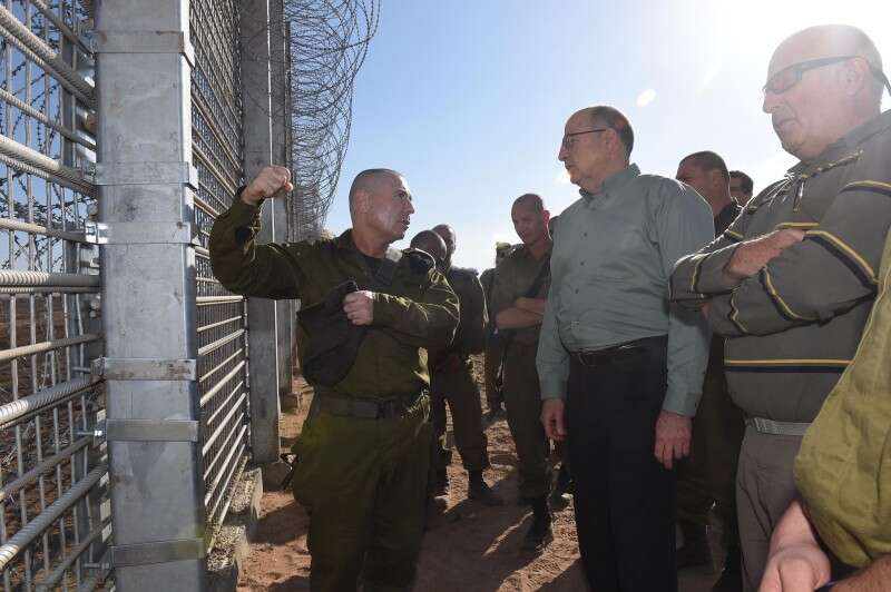 יעלון בסיור בעוצבת אדום // צילום: דיאנה חננשווילי