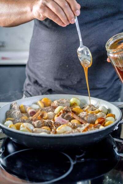 טאג'ין טלה ותמר צהוב