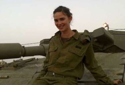 Jewish model struts off Tyra Banks catwalk into IDF khakis