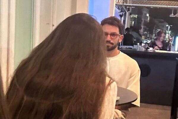 עידן והבחורה האנונימית , ללא קרדיט