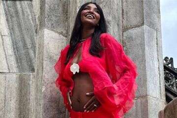 בלוקיישן היסטורי: טיטי חושפת היריון שני