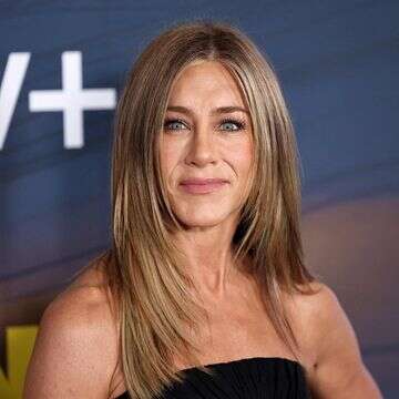 ג'ניפר אניסטון ובן הזוג עולים שלב