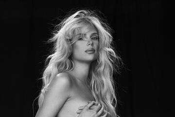 בר זומר פרסמה בוק הריון חושפני, וחטפה ביקורת