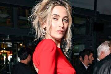 פריס ג'קסון חושפת: "חור באף מהסמים" (וידאו)