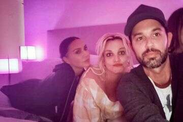 קים, קלואי ובריטני במסיבת פיג'מות נוסח הוליווד