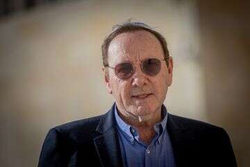 קווין ספייסי מודה: "אין לי בית"