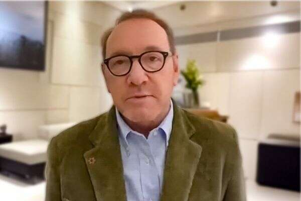 קווין ספייסי , מתוך סרטון בעמוד ה-X של קווין ספייסי