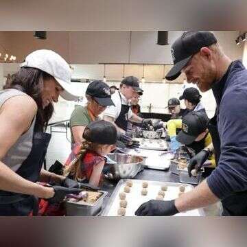 כאחד האדם: הארי ומייגן במטבח עם הילדים