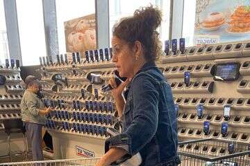 פפראצי: כוכבת "שמש" רוכשת בזול