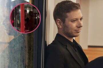 דייט? יאיר נתניהו תועד בבר בארץ עם אלמונית