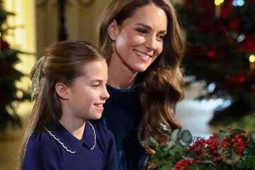 קייט מידלטון והנסיכה שרלוט גונבות את ההצגה