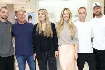 בהרכב מלא: משפחת רפאלי חוגגת