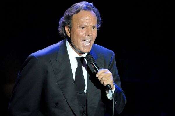 האשמות קשות. חוליו איגלסיאס , AP